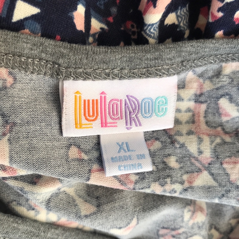 LuLaRoe Long Sleeve Shirt Top Gray Black geometric - Picture 7 of 7